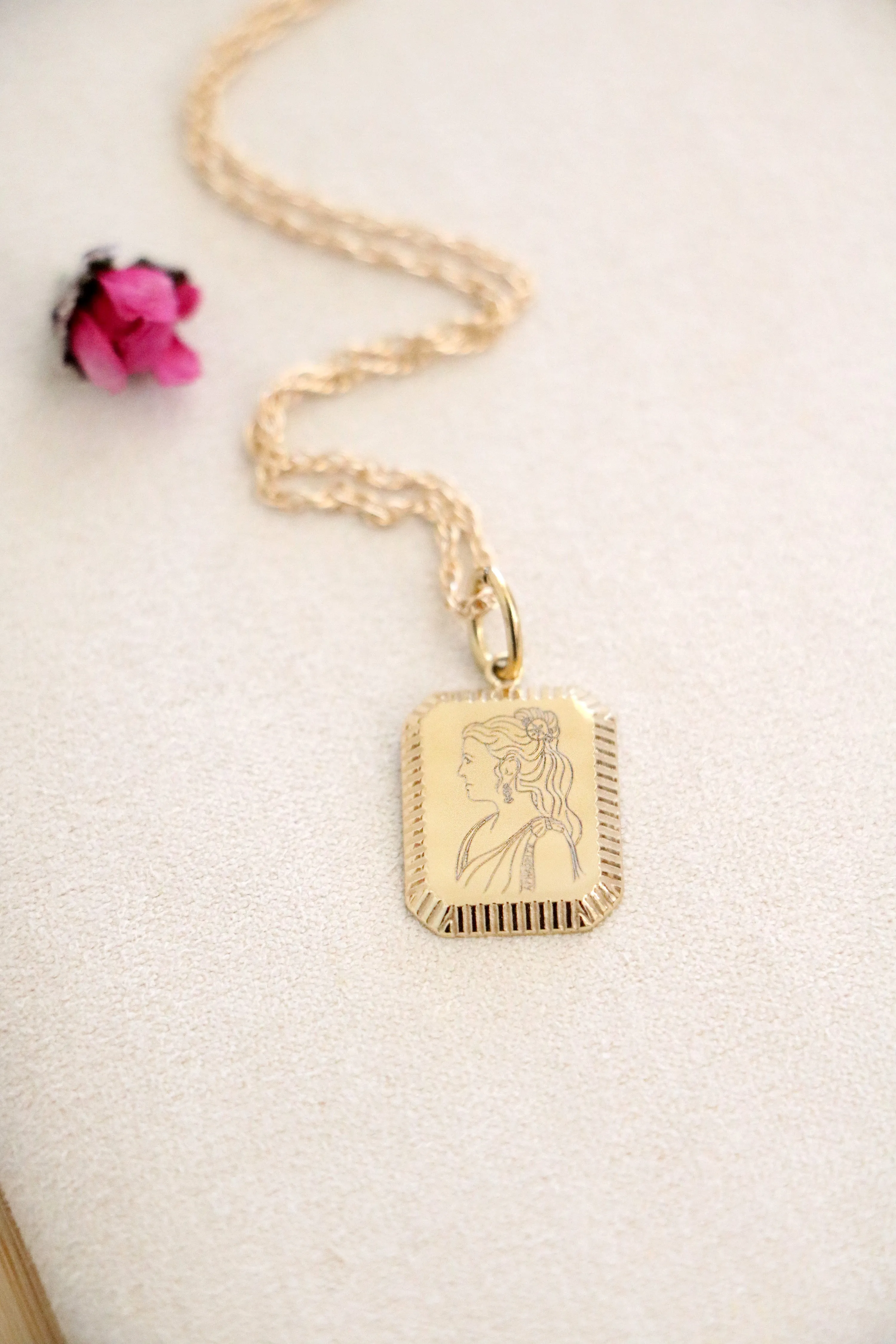 aphrodite necklace