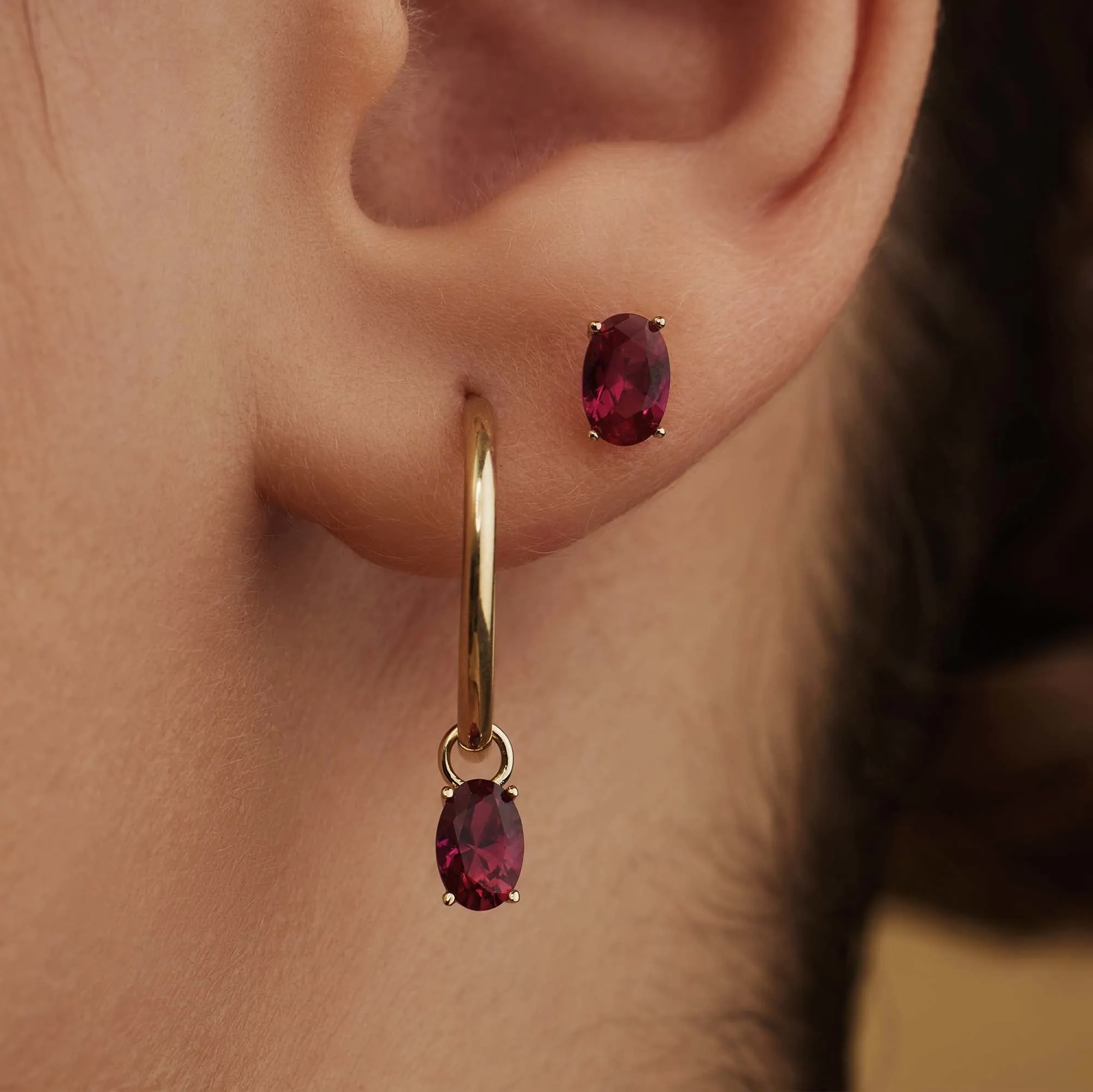 Baguette Roux 14 karat gold stud ear studs with red zirconia stone