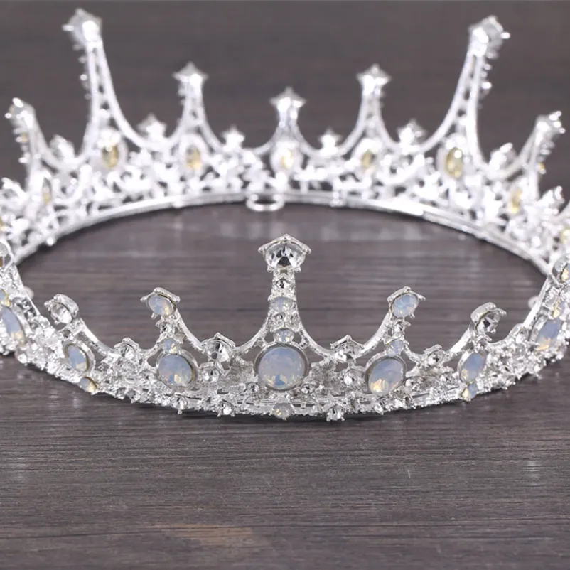 Exquisite Royal Vintage Silver Crown