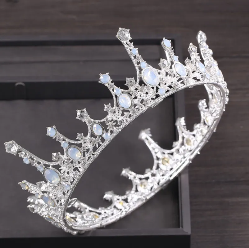 Exquisite Royal Vintage Silver Crown
