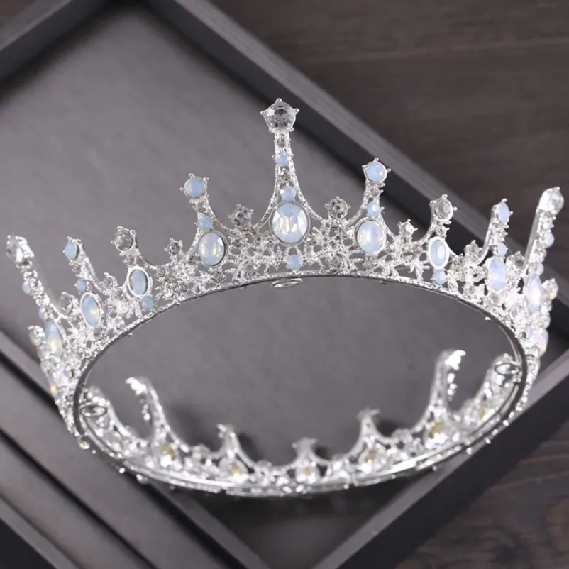 Exquisite Royal Vintage Silver Crown