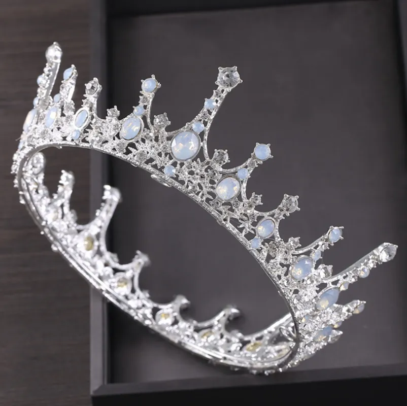 Exquisite Royal Vintage Silver Crown