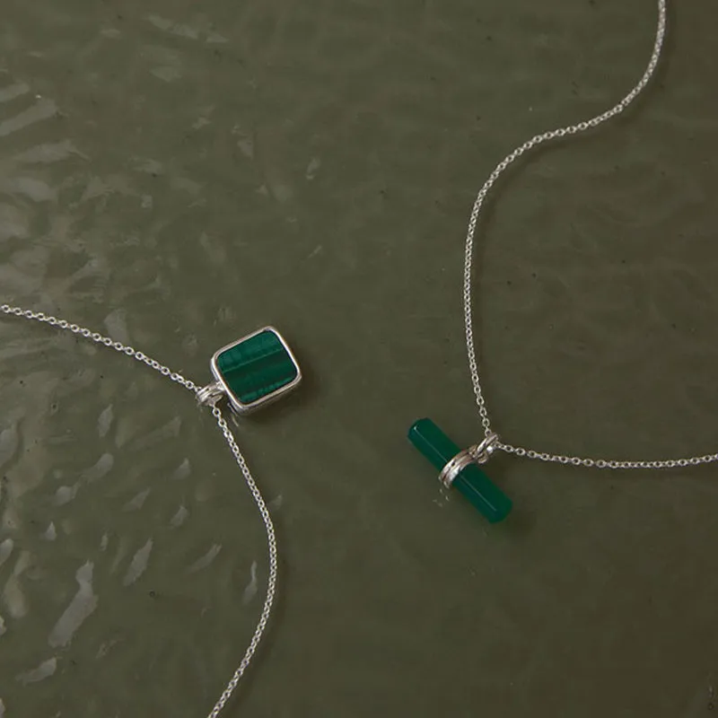GREEN ONYX T-BAR NECKLACE