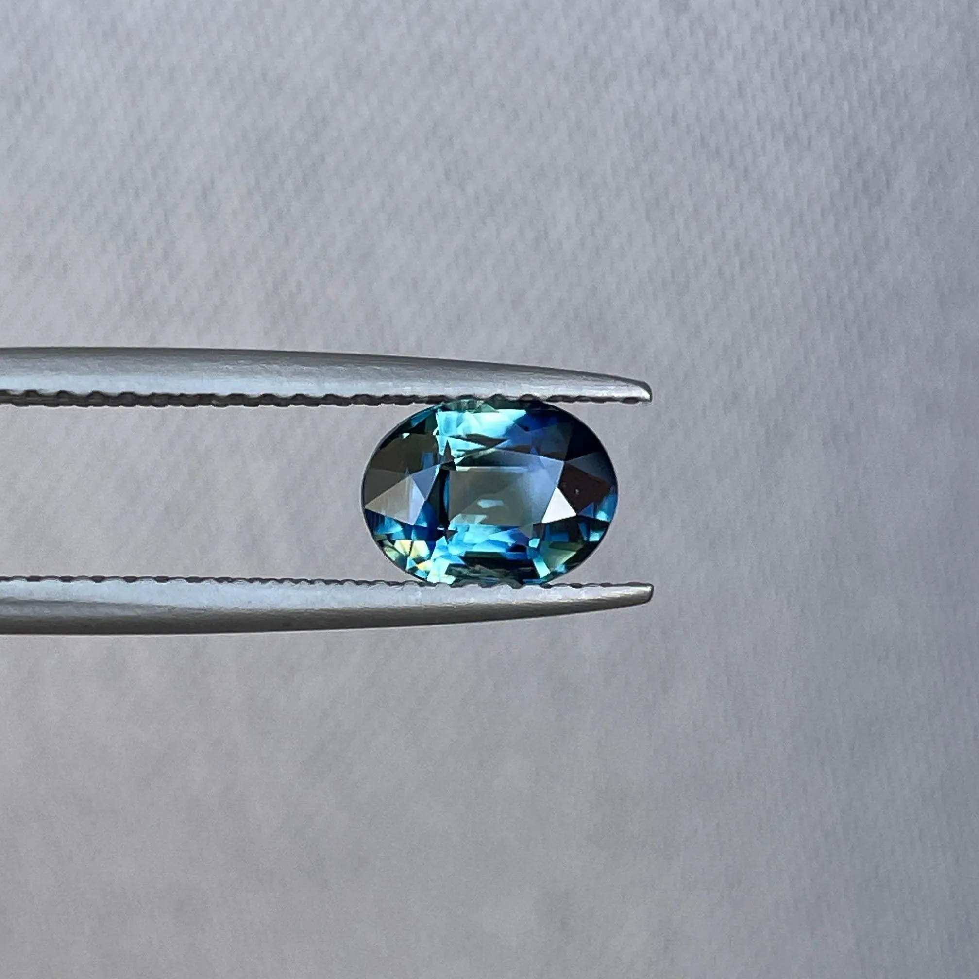 This 1.27 crt Parti Sapphire is well cut to bring out the best colour and lustre, and has a perfect colour blend