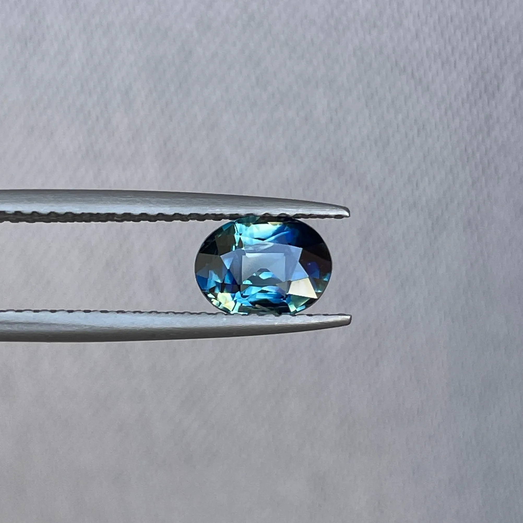 This 1.27 crt Parti Sapphire is well cut to bring out the best colour and lustre, and has a perfect colour blend