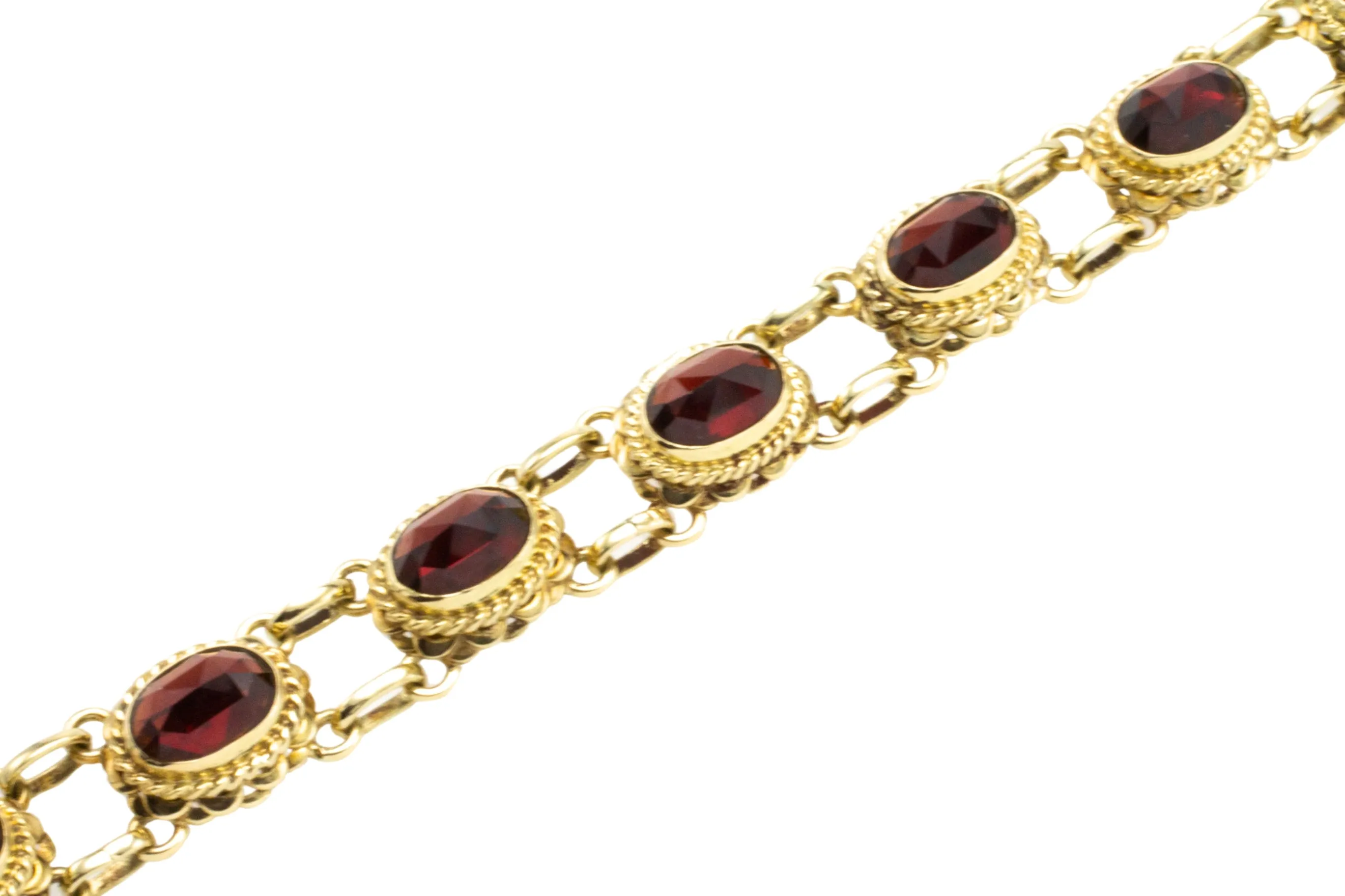 Vintage garnet bracelet in 14 carat gold