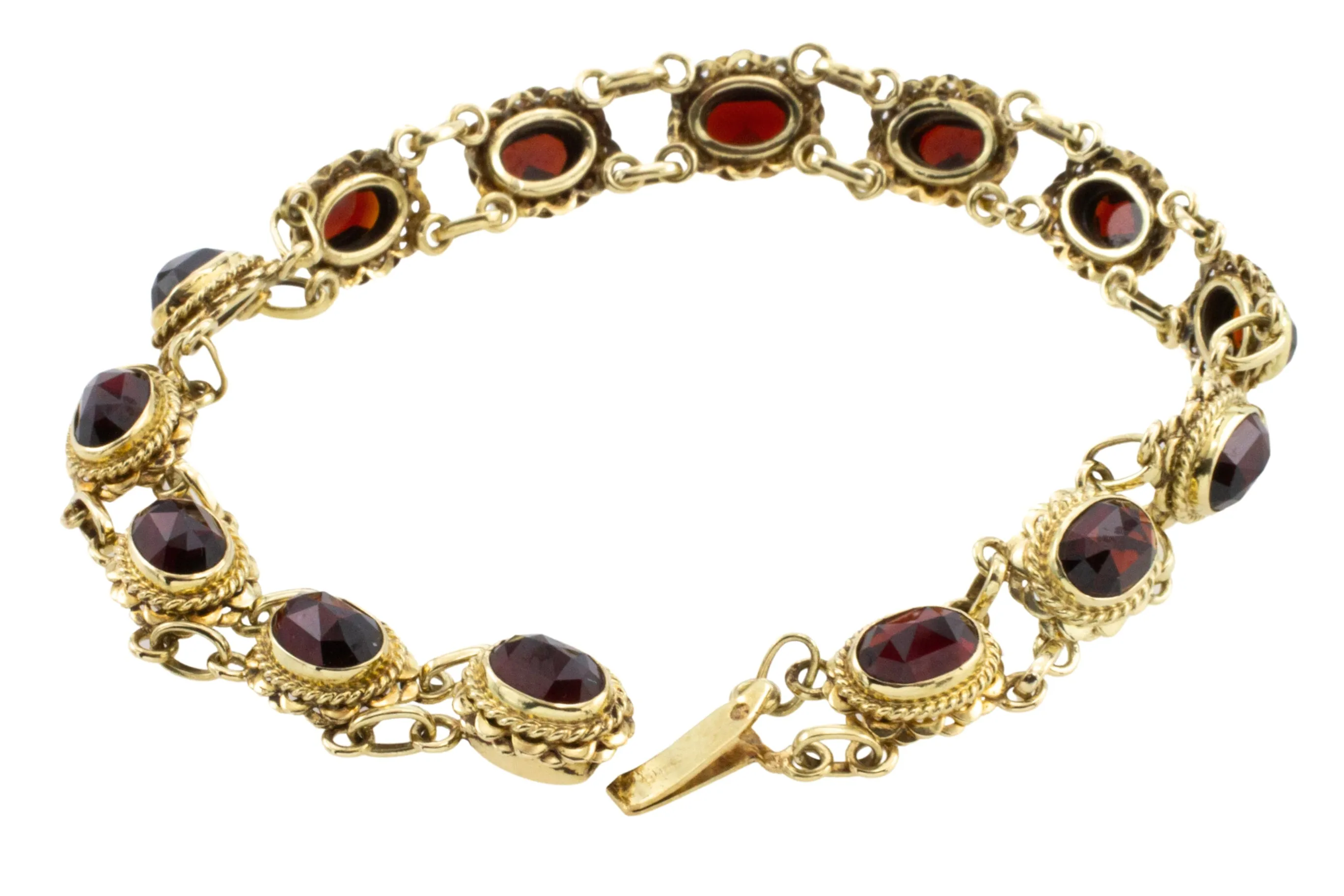 Vintage garnet bracelet in 14 carat gold