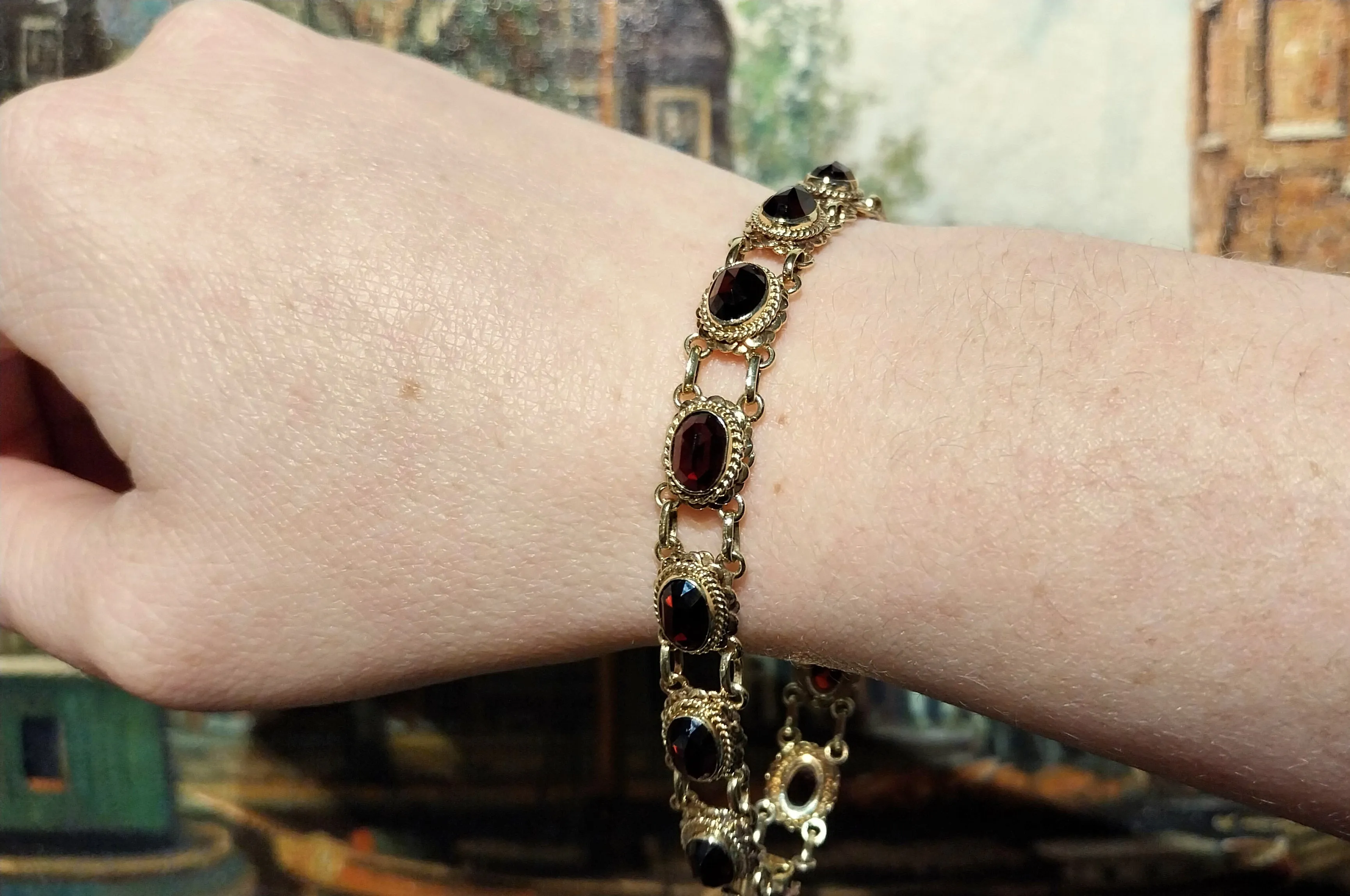 Vintage garnet bracelet in 14 carat gold