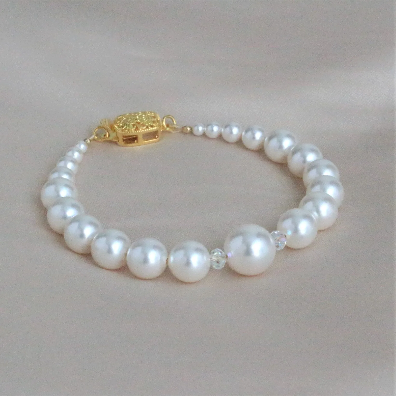 White Pearl, Crystal & Gold Bracelet