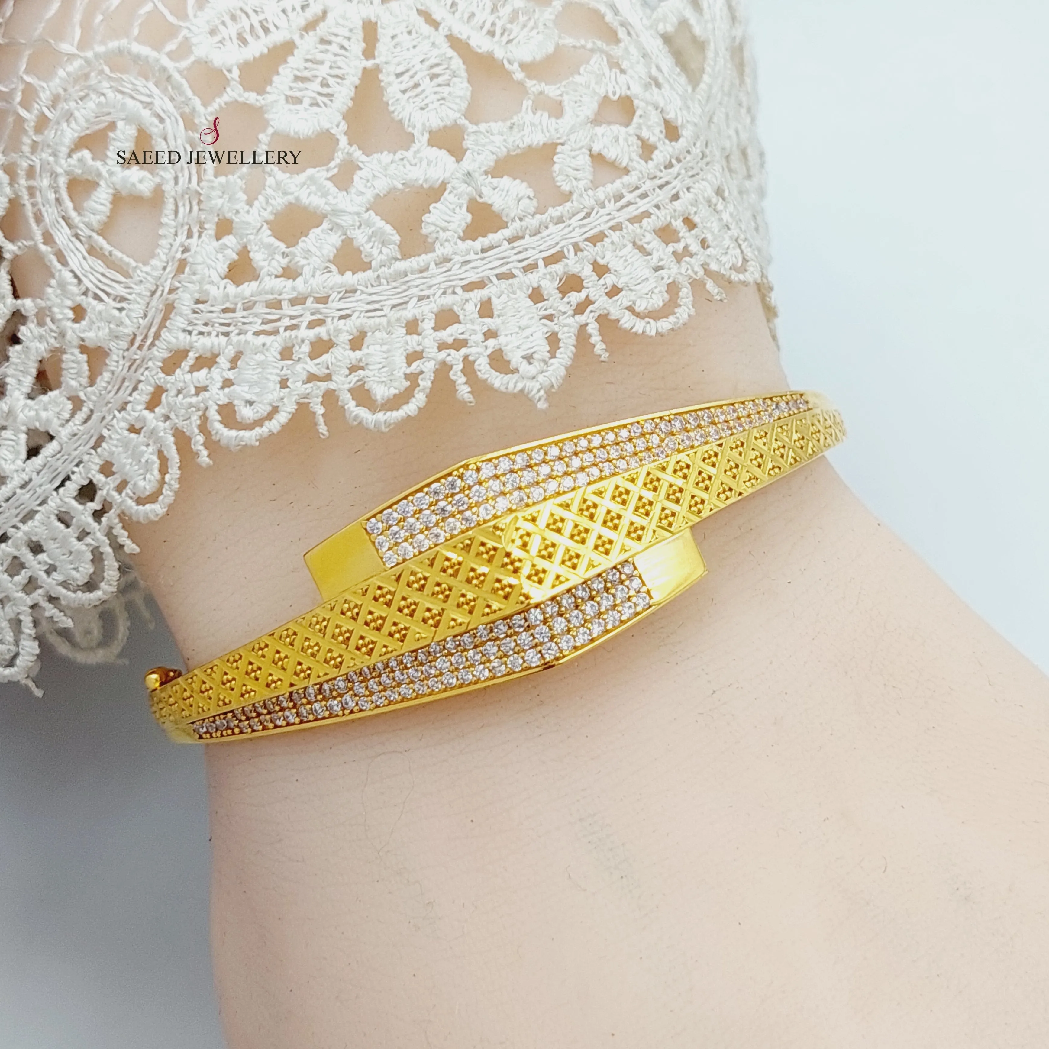 Zircon Studded Engraved Bangle Bracelet