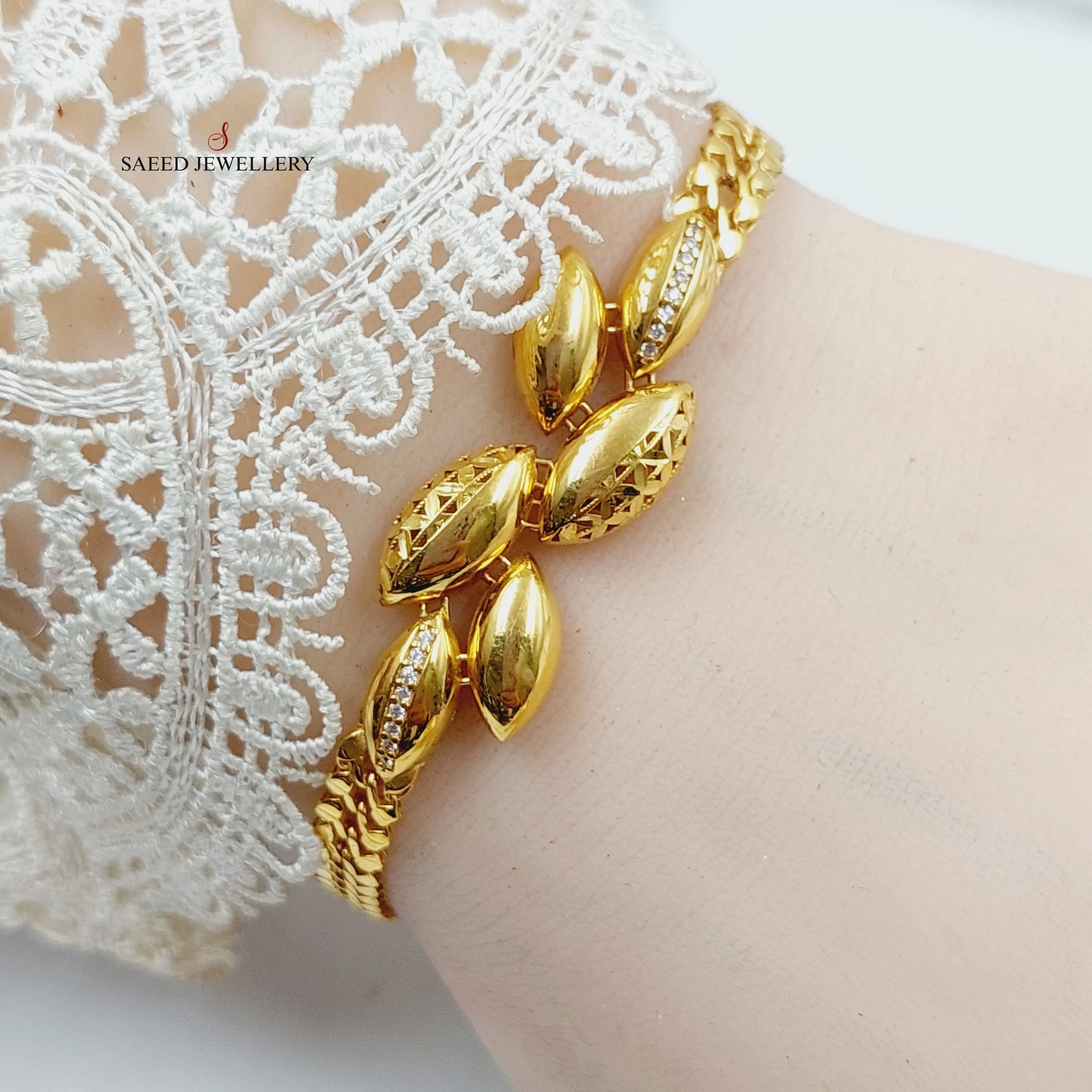 Zircon Studded Leaf Bracelet